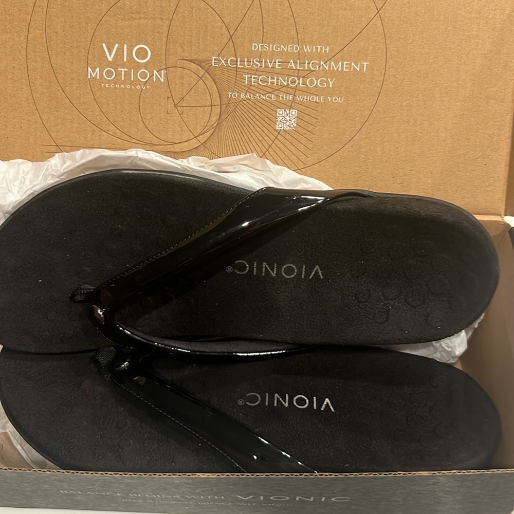 Vionic Size 9 NEW- will ship without box